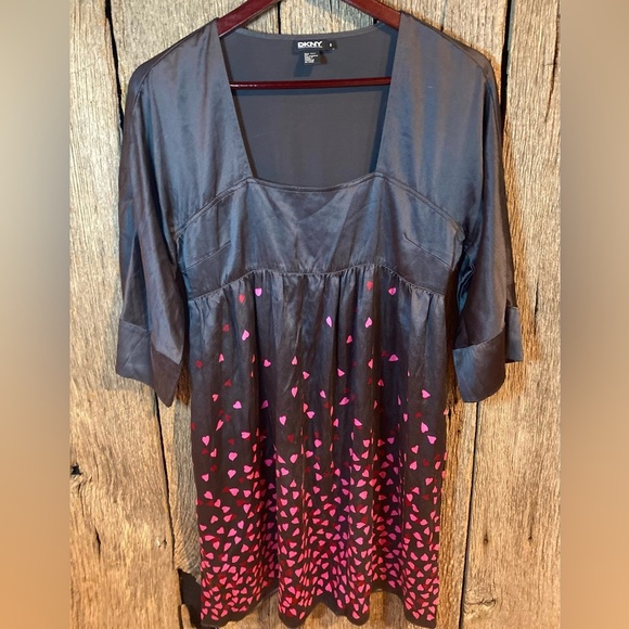Black 3/4 sleeve DKNY silk dress with pink and red hearts size 8 - Picture 1 of 3